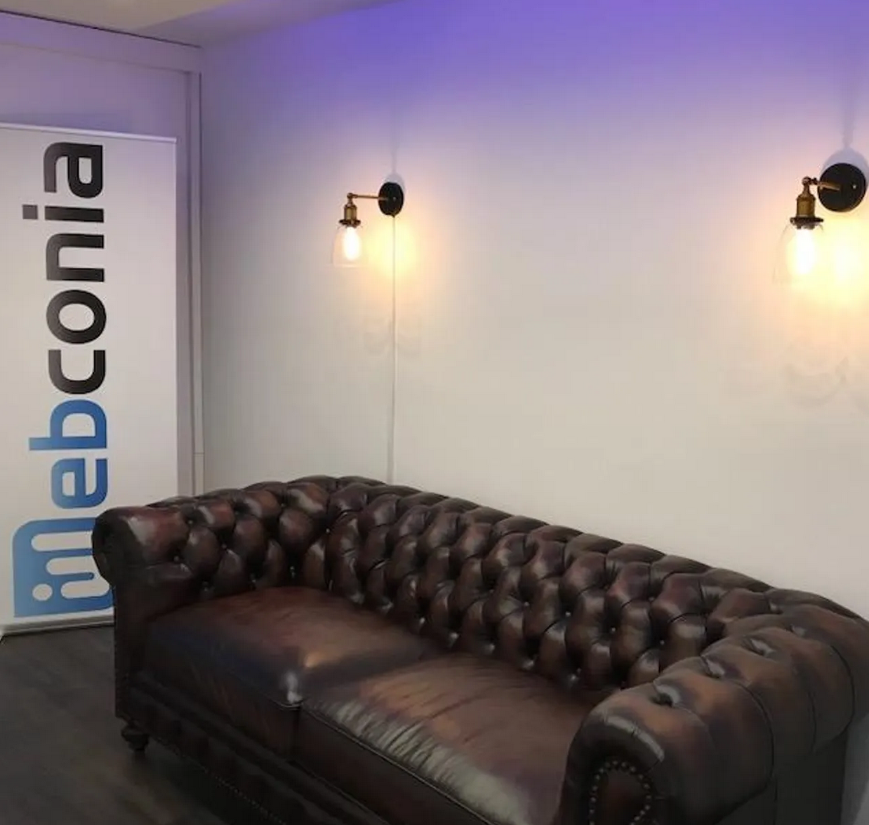 Lounge mit Chesterfield-Sofa im Meeting Loft Hamburg Gänsemarkt